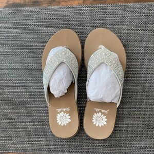 Yellow box Delana leather upper flip flop, 7, NWOB